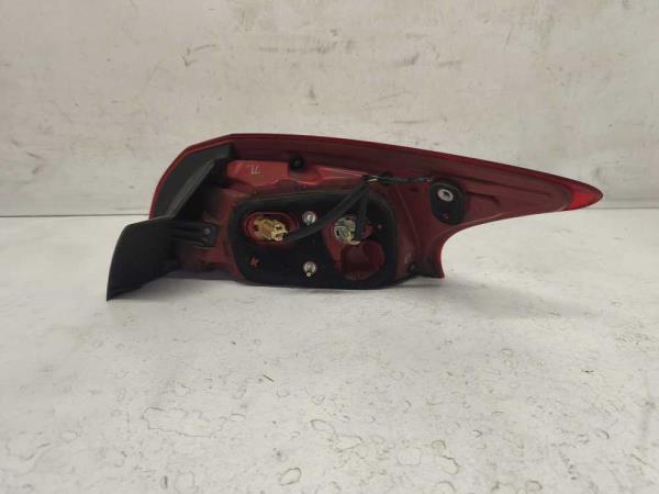 FEU ARRIERE GAUCHE MITSUBISHI SPORTBACK - Vue 2